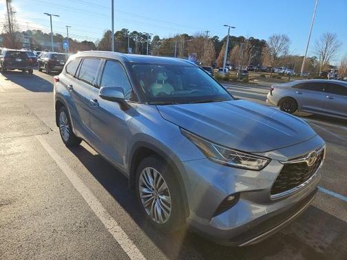 2022 Toyota Highlander Platinum