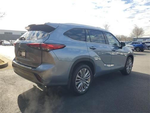 2022 Toyota Highlander LE