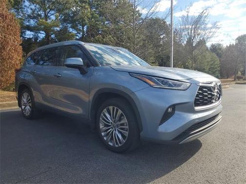 2022 Toyota Highlander LE