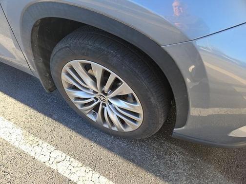 2022 Toyota Highlander Platinum