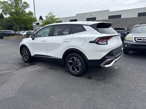 Snow White Pearl 2025 Kia Sportage LX