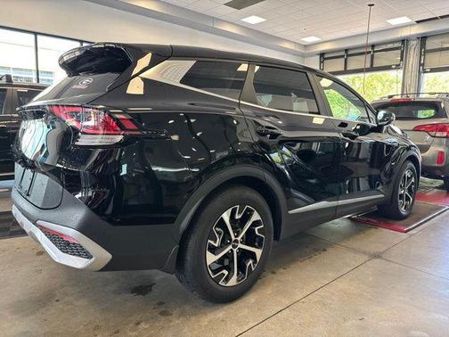 Ebony Black 2024 Kia Sportage EX
