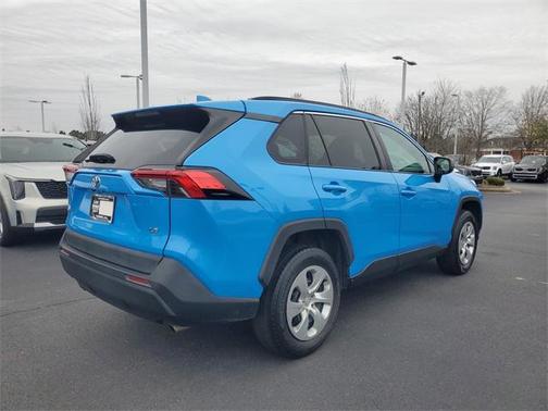 2020 Toyota RAV4 LE