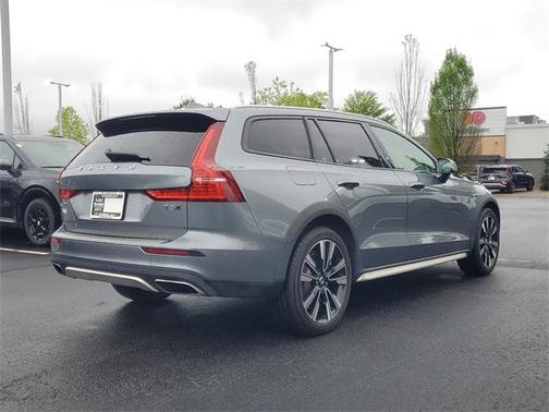 2020 Volvo V60 Cross Country T5