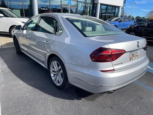 2017 Volkswagen Passat SEL Premium