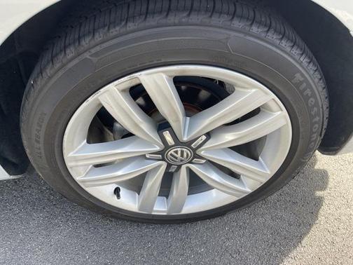 2017 Volkswagen Passat SEL Premium