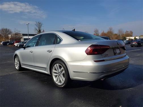 2017 Volkswagen Passat SEL Premium