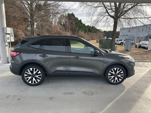 2020 Ford Escape SE SPORT