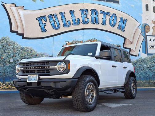 2023 Ford Bronco Base