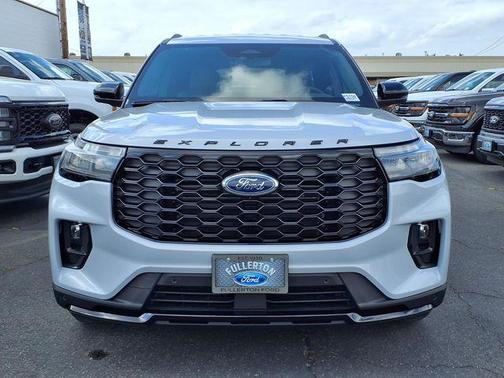 SPACE WHITE METALLIC 2026 Ford Explorer ST-Line