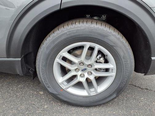 CARBONIZED GRAY METALLIC 2026 Ford Explorer Active