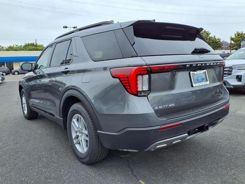 CARBONIZED GRAY METALLIC 2026 Ford Explorer Active