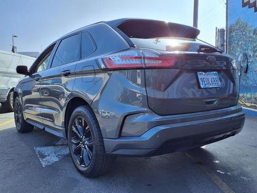 CARBONIZED GRAY 2022 Ford Edge SE