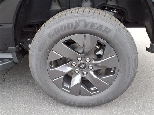 2025 Ford F-150 Lightning LARIAT