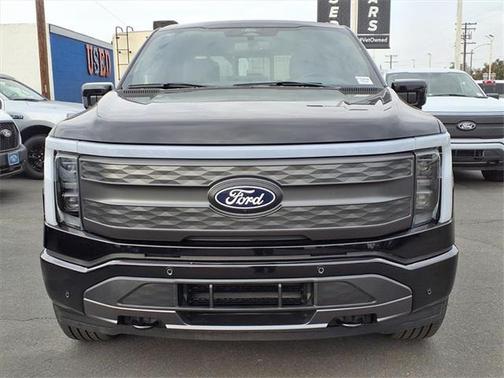 2025 Ford F-150 Lightning LARIAT