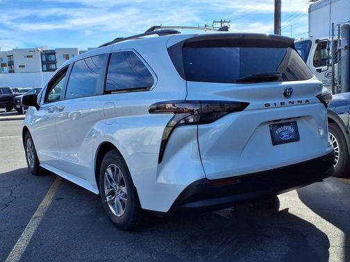 2023 Toyota Sienna XLE