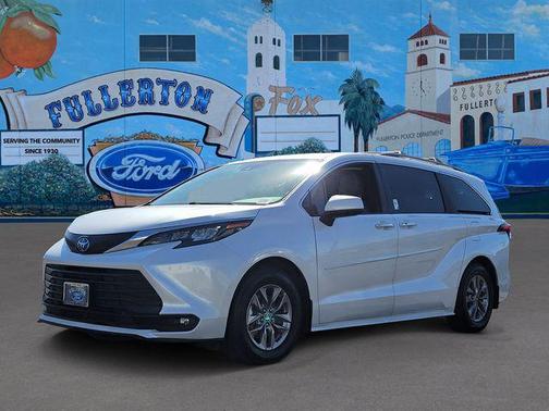 Wind Chill Pearl 2025 Toyota Sienna XLE