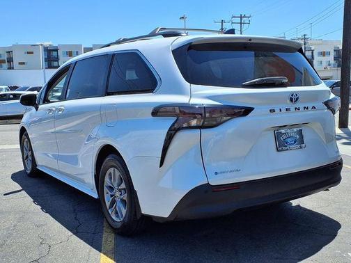 Wind Chill Pearl 2025 Toyota Sienna XLE