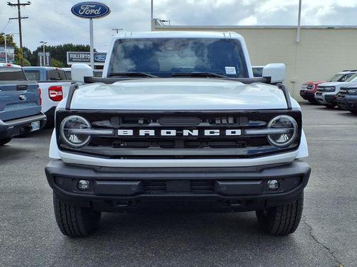 OXFORD WHITE 2026 Ford Bronco Outer Banks