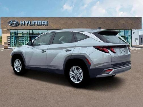 Shimmering Silver 2026 Hyundai TUCSON SE