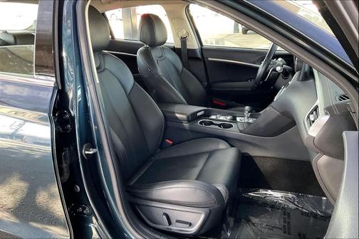 2025 Genesis G70 2.5T RWD