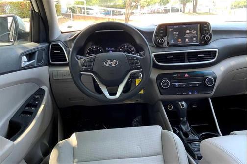 2021 Hyundai TUCSON SE