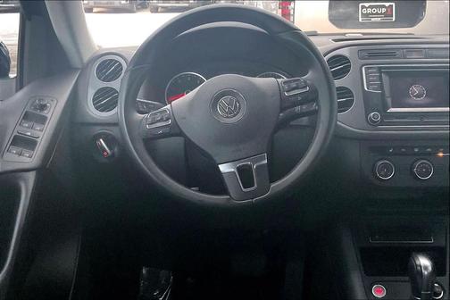 Night Blue Metallic 2016 Volkswagen Tiguan S