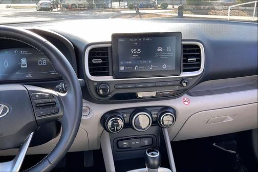 2025 Hyundai VENUE SEL