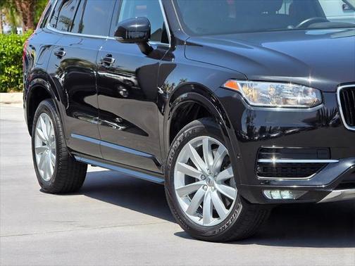 2016 Volvo XC90 T6 Momentum