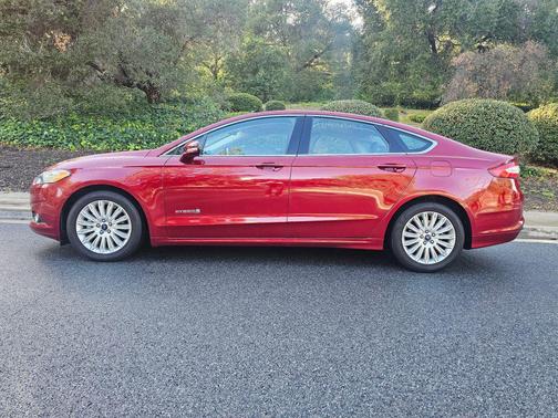 2015 Ford Fusion Hybrid SE
