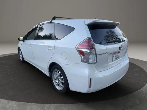 2015 Toyota Prius v Four