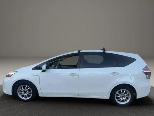 2015 Toyota Prius v Four