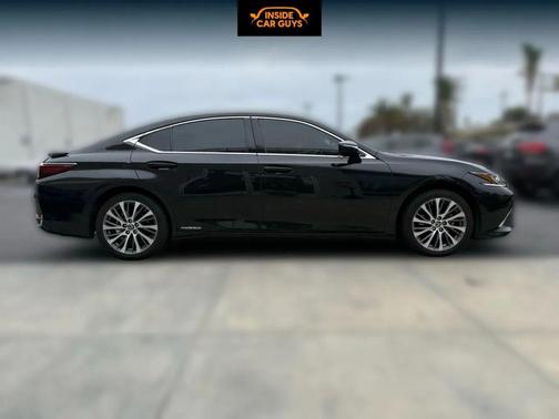 2020 Lexus ES 300h Base