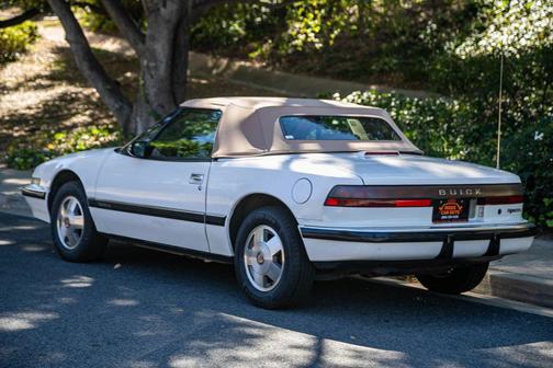 1990 Buick Reatta 2D Convertible