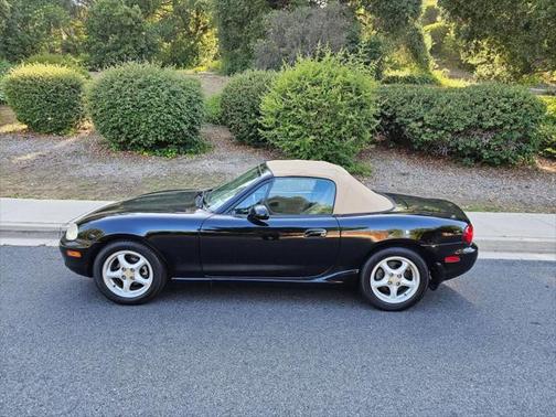2000 Mazda MX-5 Miata LS