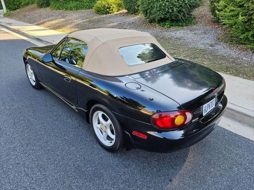 2000 Mazda MX-5 Miata LS