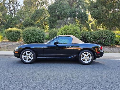 2000 Mazda MX-5 Miata LS