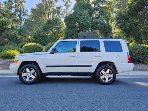 2009 Jeep Commander Sport