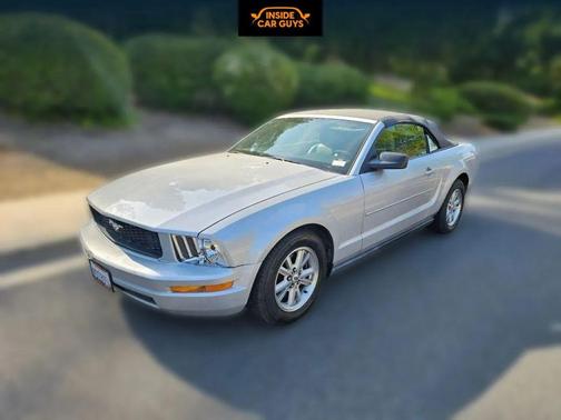 2005 Ford Mustang Deluxe