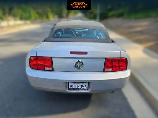 2005 Ford Mustang Deluxe