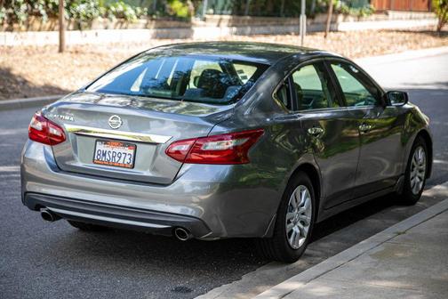 Gun Metallic 2018 Nissan Altima 2.5 S