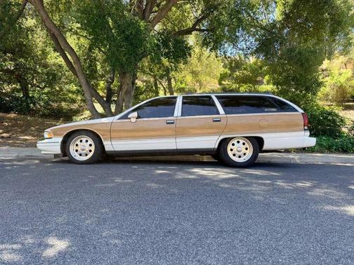 White 1993 Chevrolet Caprice Classic Base