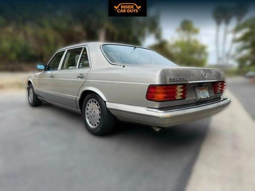 1986 Mercedes-Benz S-Class 560SEL