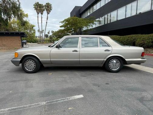 1986 Mercedes-Benz S-Class 560SEL