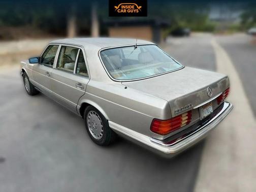 1986 Mercedes-Benz S-Class 560SEL