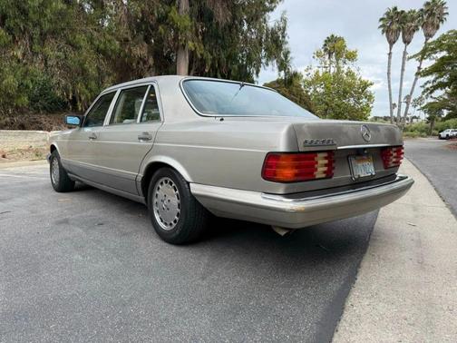 1986 Mercedes-Benz S-Class 560SEL