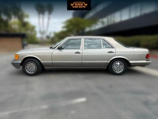 1986 Mercedes-Benz S-Class 560SEL