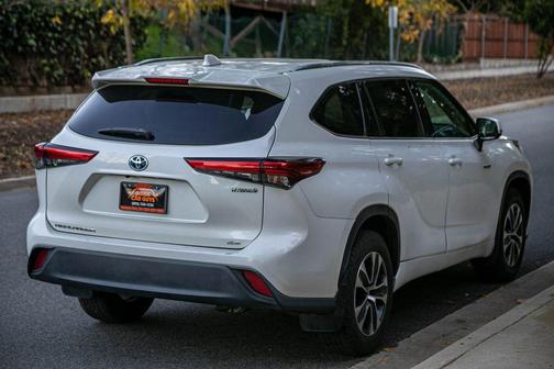 2021 Toyota Highlander Hybrid XLE