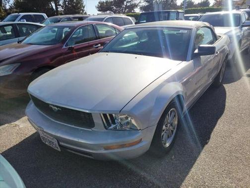 2005 Ford Mustang Deluxe