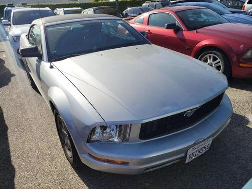2005 Ford Mustang Deluxe